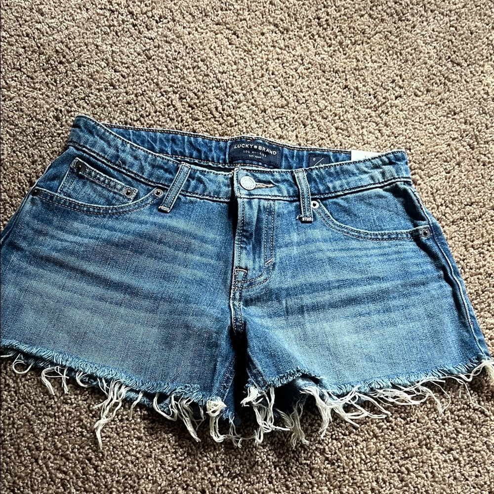 Lucky Brand Women's Frayed Hem Jean Shorts. New